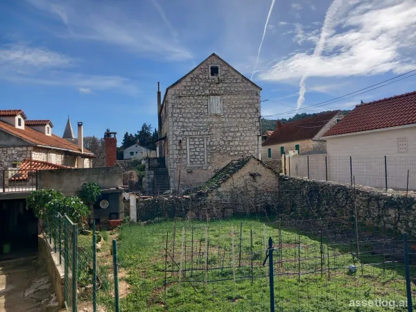 Brač, starý kamenný dům na prodej