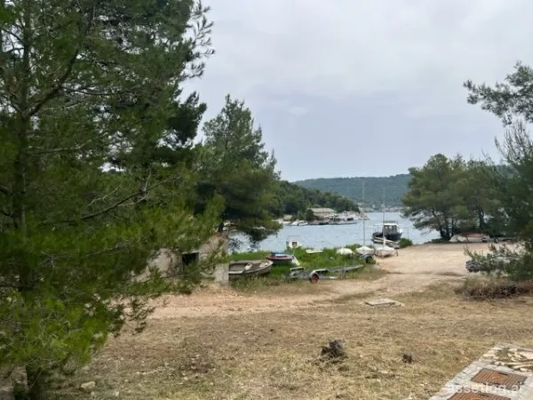 Vis, building land for sale