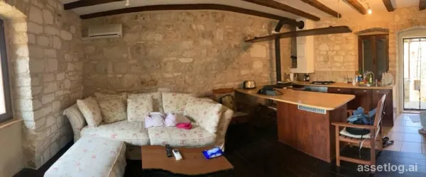 Vis, old stone house for sale