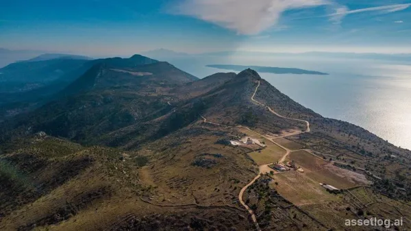Hvar, starý kamenný dům na prodej