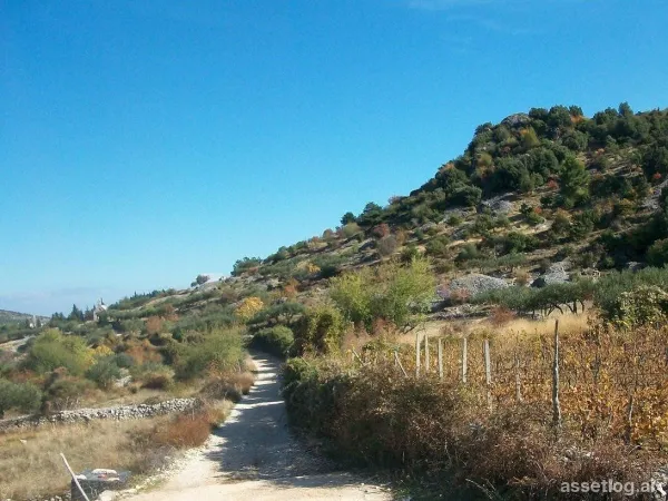 Brač, landwirtschaftliche Grundstücke zum Kauf