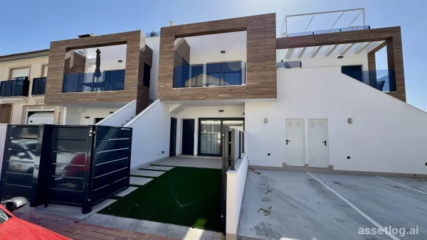 Apartment with garden provided with 2 Bedrooms and 2 Bathrooms, communal swimming pool and