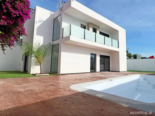 Villa provided with 3 Bedrooms and 3 Bathrooms, no swimming pool and