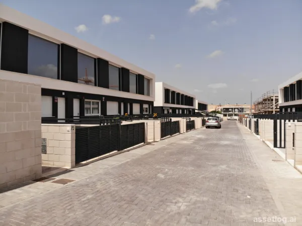Terraced villa provided with 1 Bedrooms and 1 Bathrooms, communal swimming pool and
