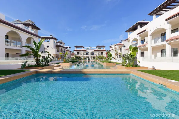 Apartment with garden provided with 3 Bedrooms and 2 Bathrooms, communal swimming pool and underground parking space
