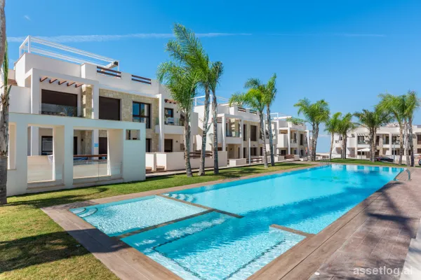 2-Zimmer-Bungalow mit Solarium, 2 Bädern, Gemeinschaftspool und Tiefgarage in Torrevieja