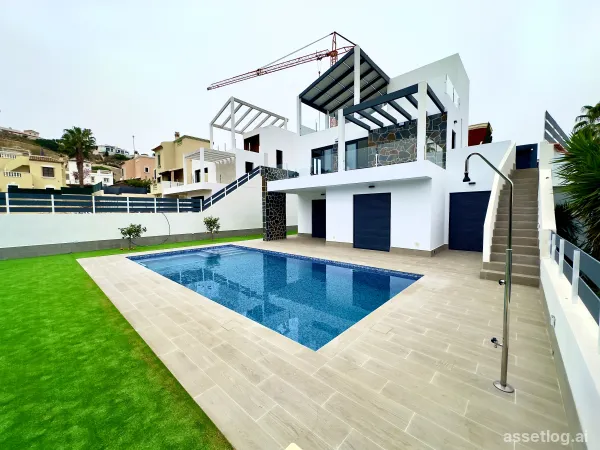 Villa mit 4 Schlafzimmern und 4 Badezimmern in Ciudad Quesada