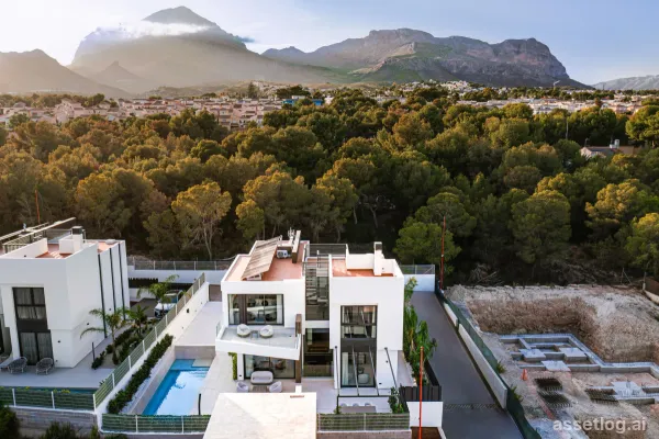 Villa provided with 4 Bedrooms and 4 Bathrooms, no swimming pool and