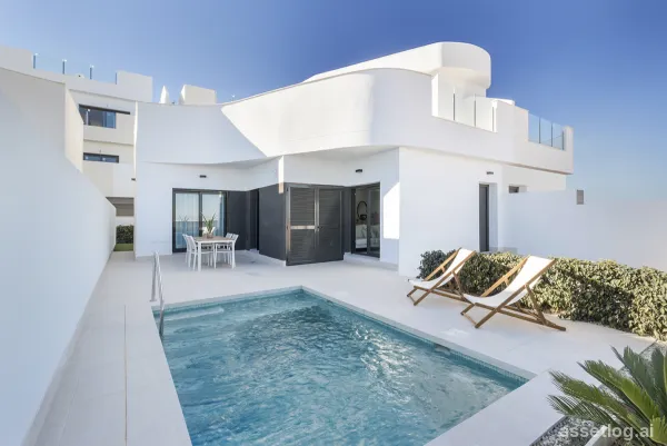 Reihenvilla mit 3 Schlafzimmern und 3 Badezimmern, Gemeinschaftspool in Torrevieja