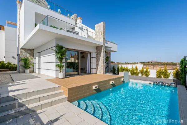 Villa mit 3 Schlafzimmern und 3 Badezimmern, Gemeinschaftspool in Los Alcázares