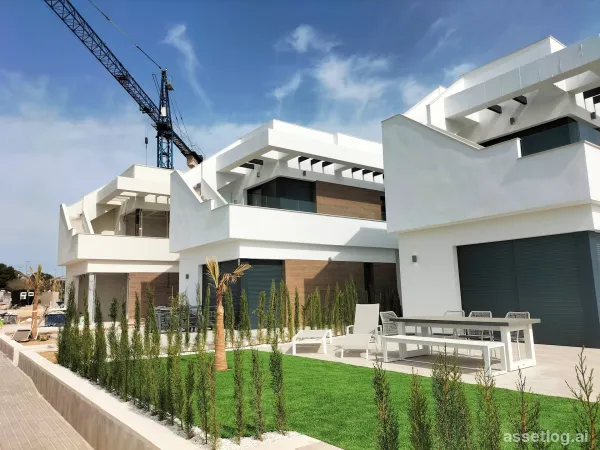 Villa mit 3 Schlafzimmern und 2 Badezimmern, Gemeinschaftspool in Pilar de la Horadada