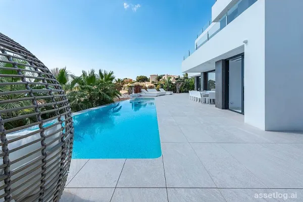 Villa provided with 4 Bedrooms and 4 Bathrooms, no swimming pool and