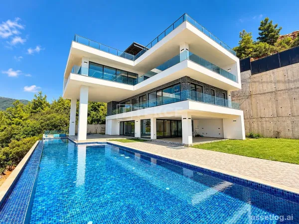 Möblierte Villa in Alanya mit Panoramablick auf das Meer und die Stadt