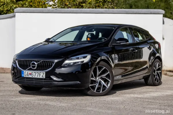 Volvo V40 D2 2.0L 88kW Geartronic 2017 / AVAILABLE FOR INSTALLMENT PAYMENTS / TRADE-IN