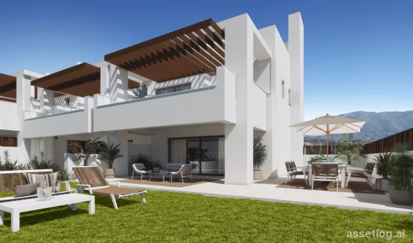 V půvabné oblasti La Cala de Mijas se nachází tento bytový komplex s 46 řadovými domy určenými pro ty, kteří hledají vyvážení mezi pohodlím a stylem…