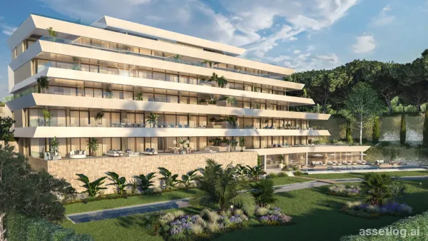 Nacházející se v prestižní oblasti Estepona, tento exkluzivní apartmánový komplex nabízí jedinečný životní styl přímo na pláži