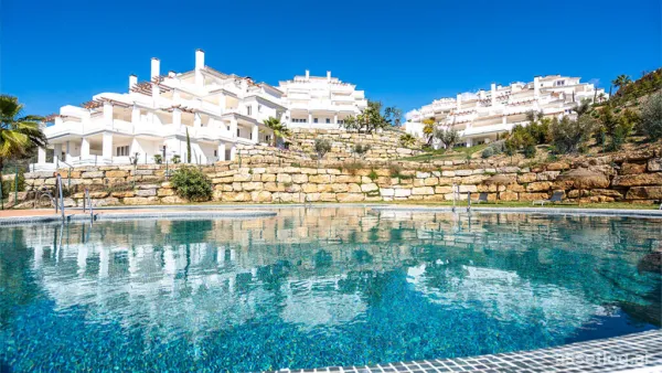 Located in the prestigious area of Marbella, this exclusive residential complex offers a selection of 14 properties d…