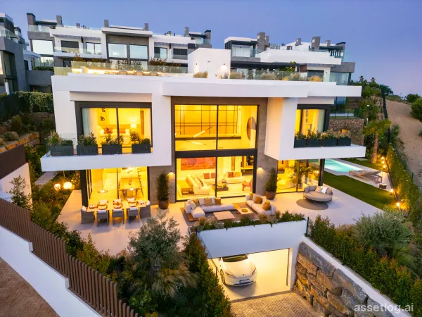 Umístěná v prestižní oblasti Marbella, tato vila nabízí nesrovnatelný životní zážitek
