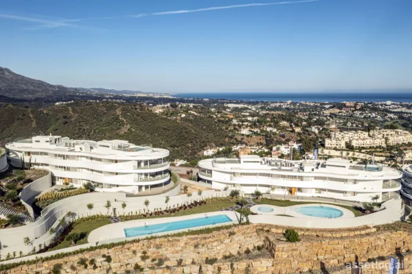 Located in the prestigious area of Benahavís, this exclusive residential complex offers a selection of 37 properties …