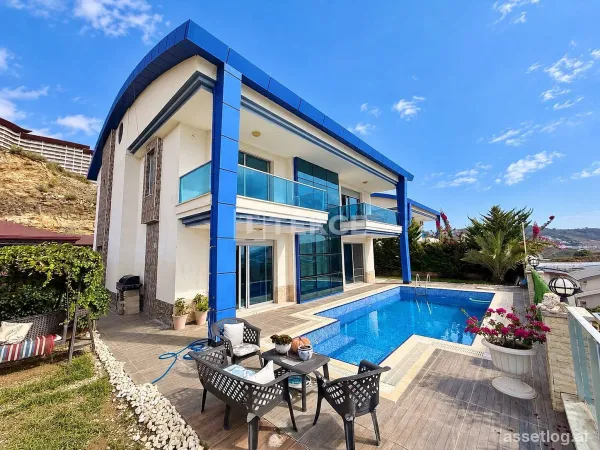 Detached Villa with Panoramic Sea and City View in Alanya