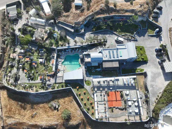 Business 650 m² in Santorini