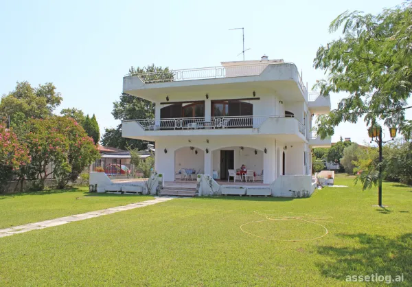 Detached house 200 m² on the Olympic Coast