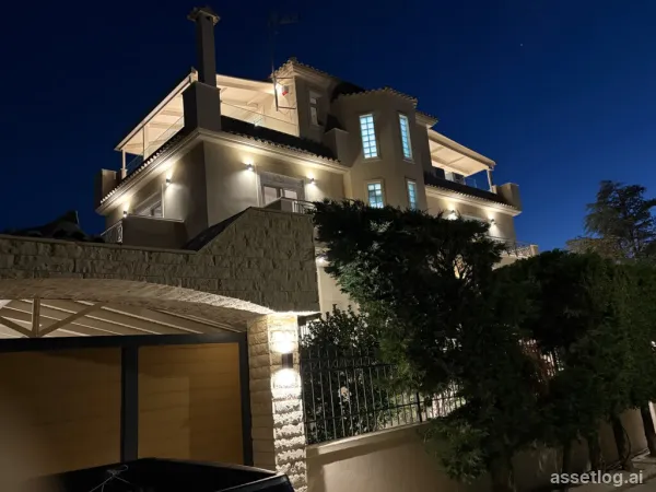 Vila 340 m² v Attice